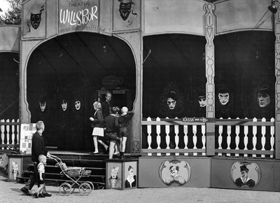 361244 Afbeelding van het theater Bosco te Utrecht, die een voorstelling brengt van de pantomimespeler Will Spoor.